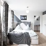 Апартаменты - New York In The Heart Of - Betten & Sofa - 5 Mins Station Hbf - Big Tv & Wifi -