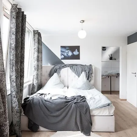 Lejlighed - New York In The Heart Of - Betten & Sofa - 5 Mins Station Hbf - Big Tv & Wifi -