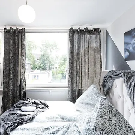 - New York In The Heart Of - Betten & Sofa - 5 Mins Station Hbf - Big Tv & Wifi - Дуйсбург