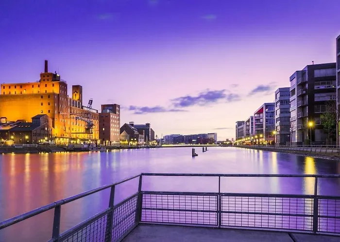 - New York In The Heart Of - Betten & Sofa - 5 Mins Station Hbf - Big Tv & Wifi - Apartmán